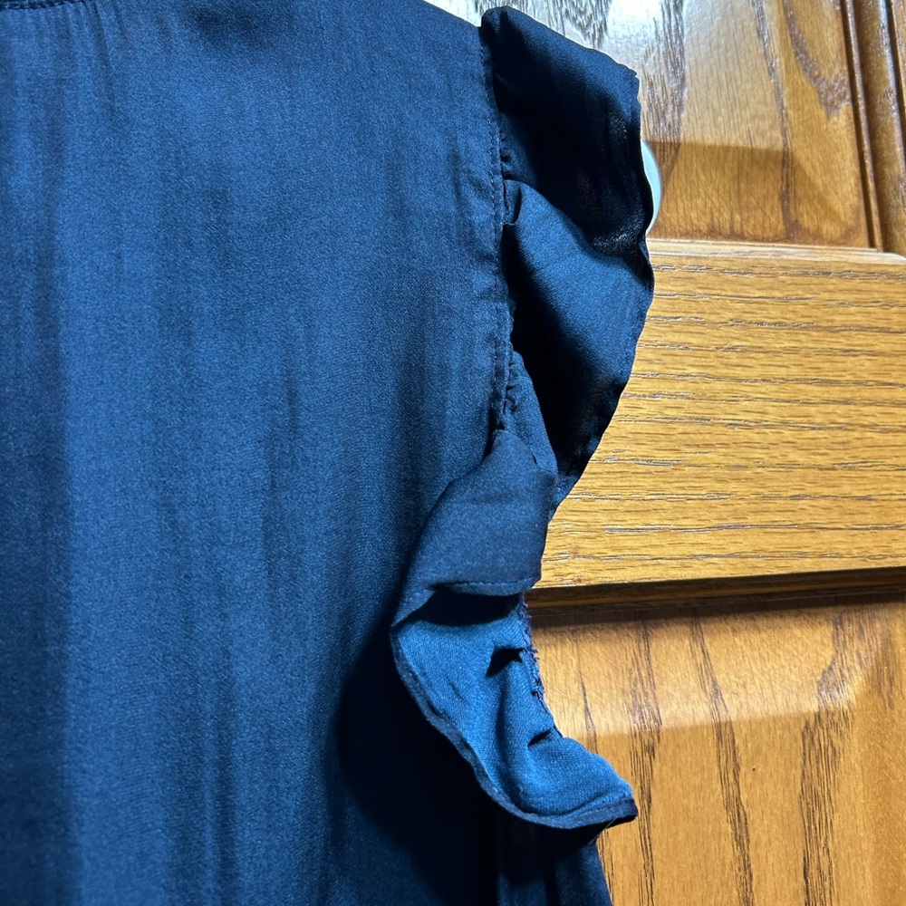 Loft Sleeveless shirt - Picture 2 of 5